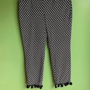 Chicos size 00 which is a size 2 ankle length capri with tassel on bottom.